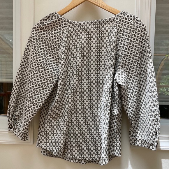 ETT TWA by ANTHROPOLOGIE Ivory Buttoned Blouse Top with Navy Gold Accents - Picture 3 of 7